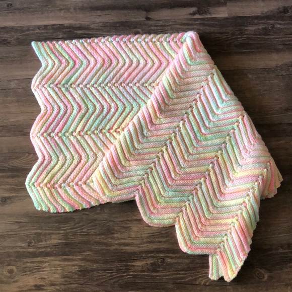 Infant Chevron Pastel Crotchet Blanket 35 x 37 - Picture 3 of 7